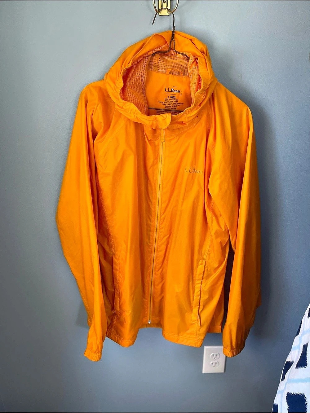 Large. LL.Bean Discovery Rain Jacket Men's Nylon Hooded Jacket Size Large